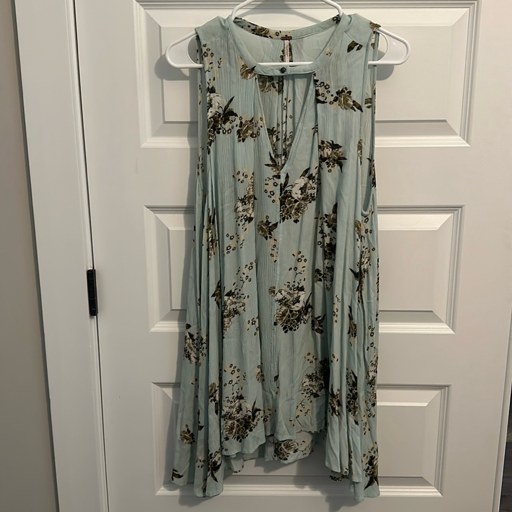 Light blue green floral tunic with pockets. Cute with leggings!
